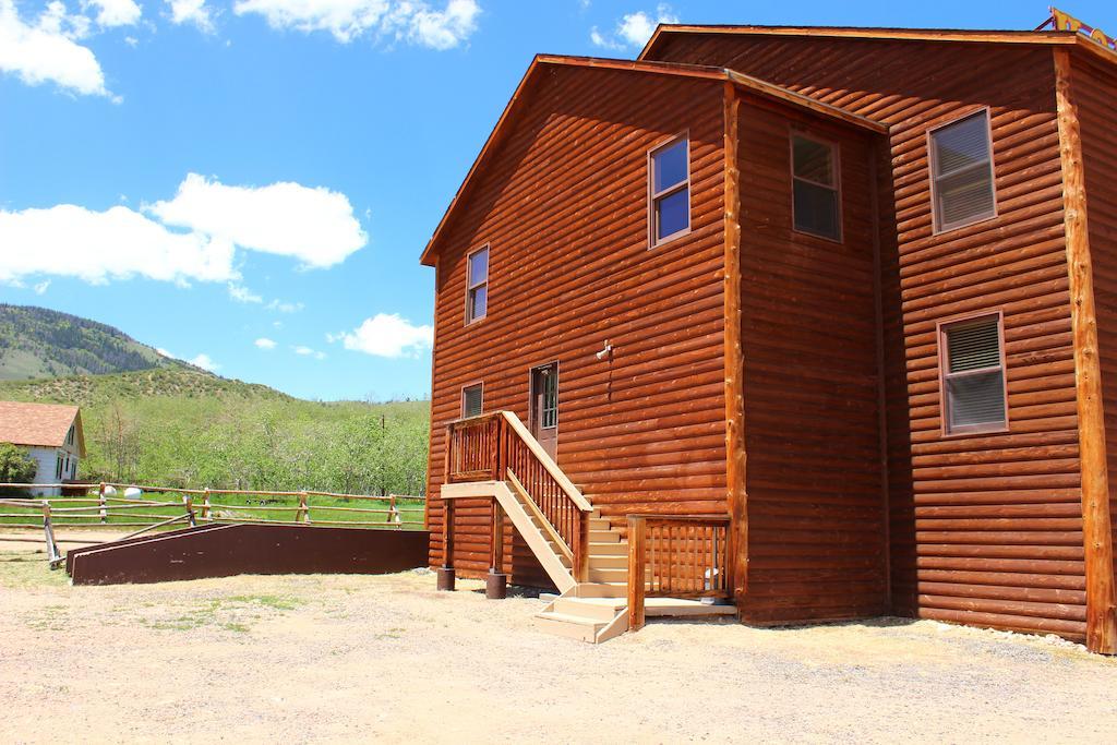 Old Corral Hotel Centennial Exterior foto