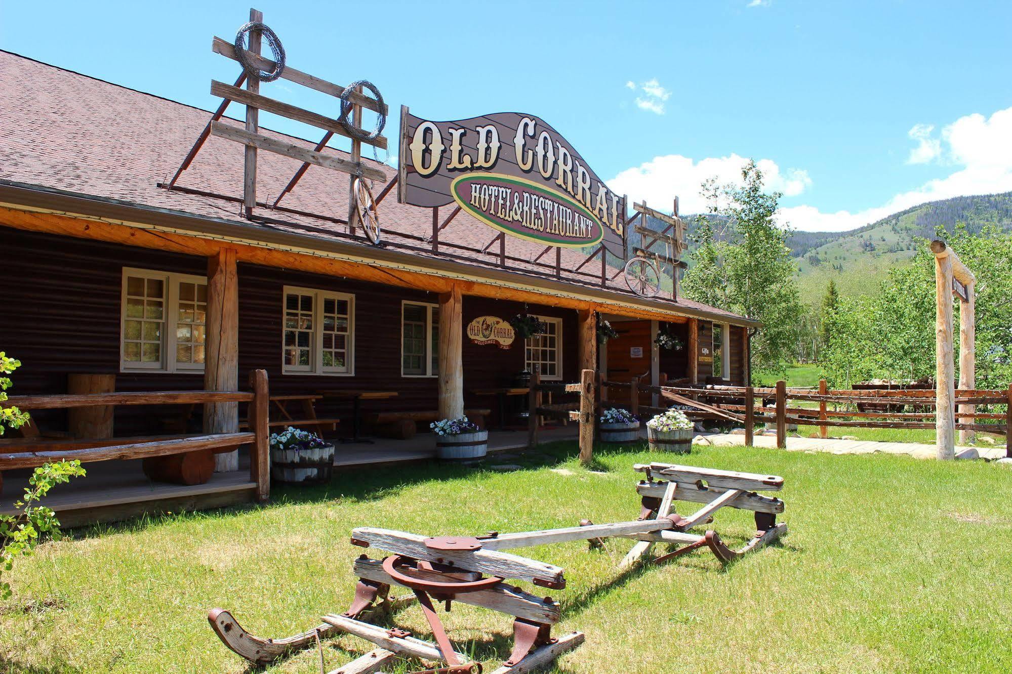 Old Corral Hotel Centennial Exterior foto